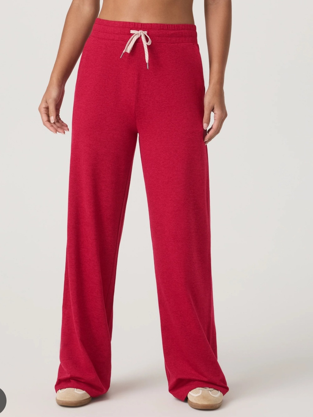 Vuori Halo Essential Wideleg Pant in Strawberry